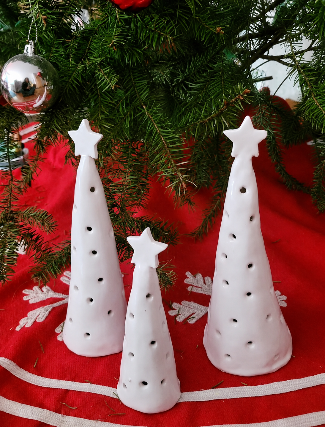 Árboles navideños de cerámica artesanal